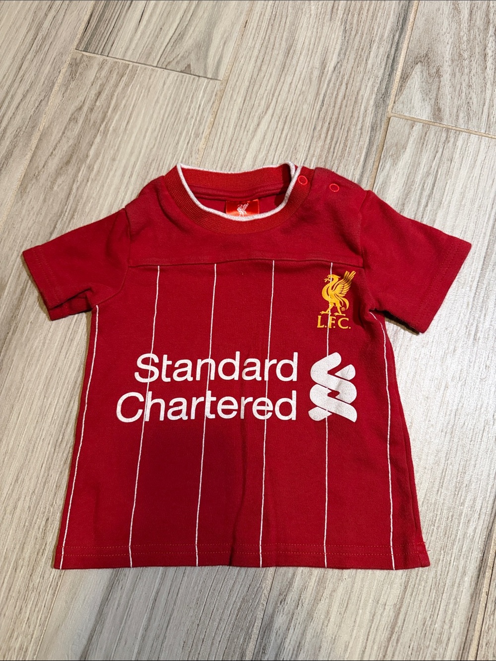 Liverpool FC jersey Red Kids Soccer Shirt with White Sponsor and Yellow Crest